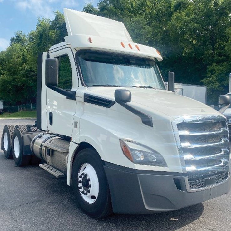 2018 FREIGHTLINER CASCADIA 126