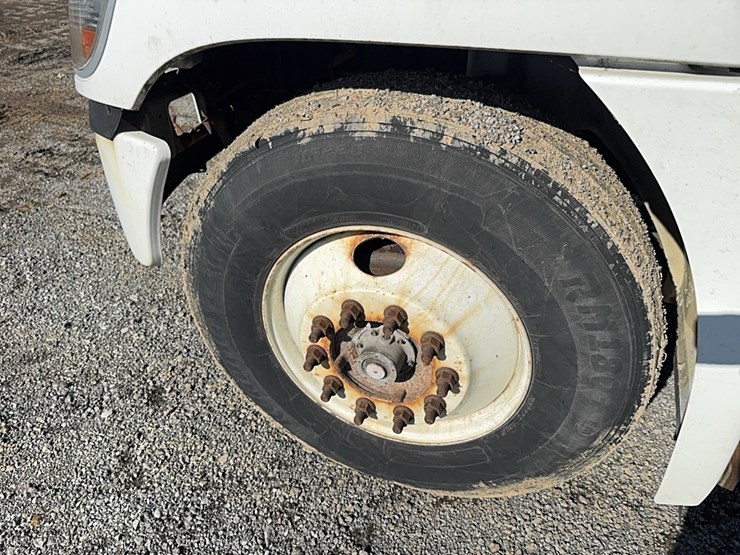 2018-hino-268-image-10