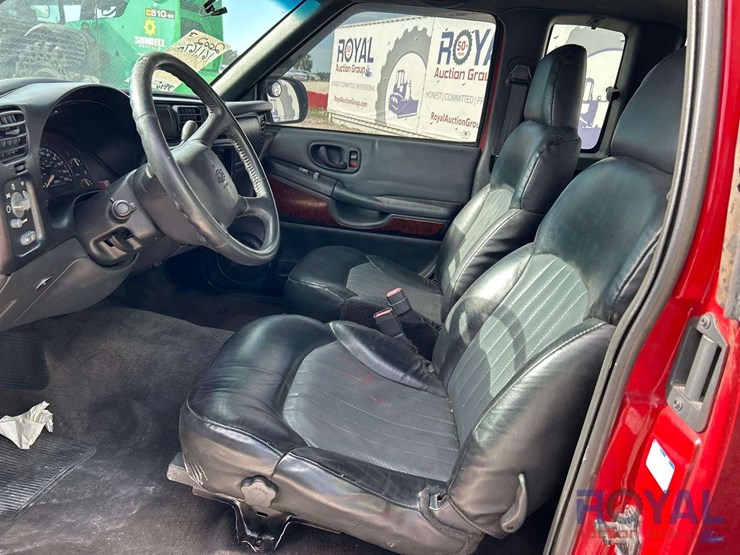 2002-chevrolet-s10-image-12