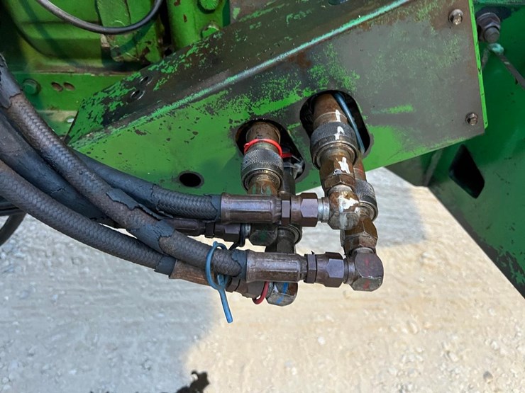 john-deere-725-image-13
