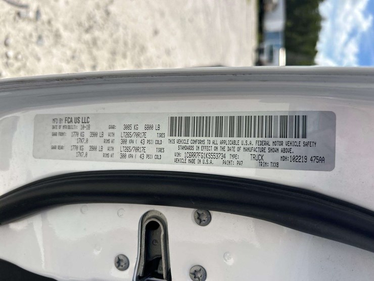 2019-ram-1500-classic-image-5
