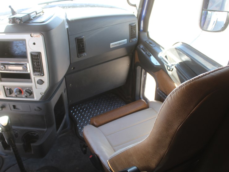 #2045-•-#2045--2013-mack-chu613-semi-tractor-image-55