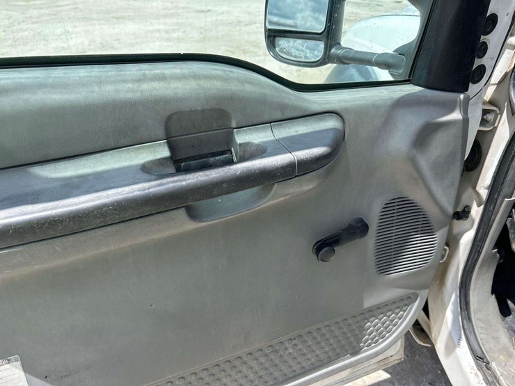 2006-ford-f550-image-11