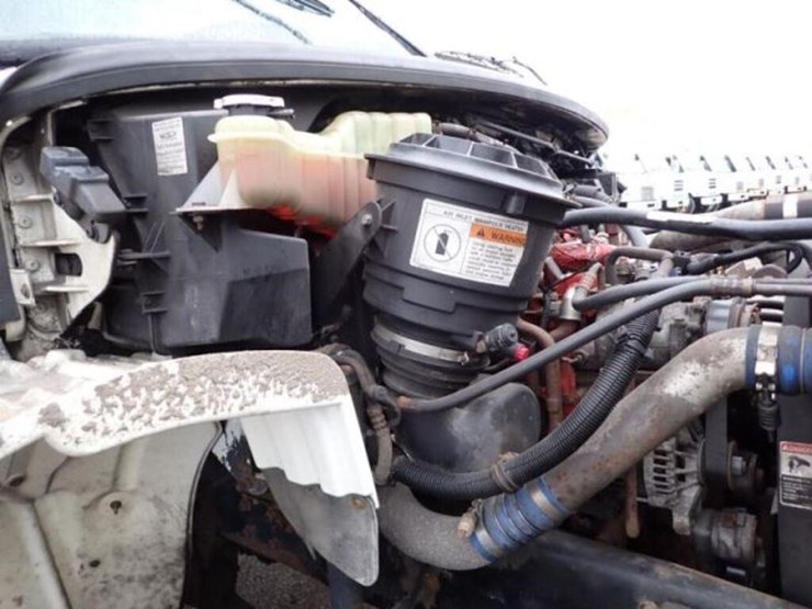 inoperable-2010-freightliner-m2106-business-class-image-29
