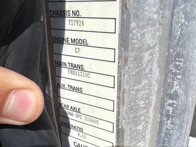 2007-peterbilt-335-image-34