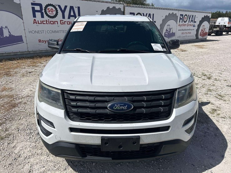 2016-ford-explorer-image-22