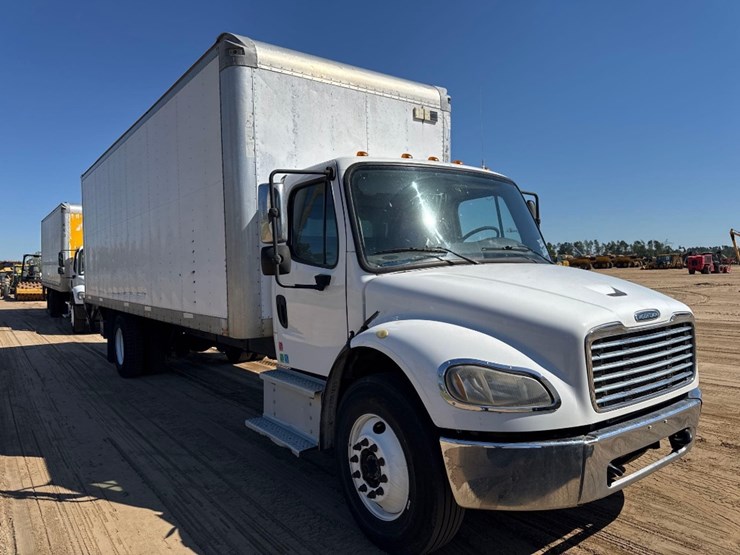 2020-freightliner-m2-26'-box-truck-image-6