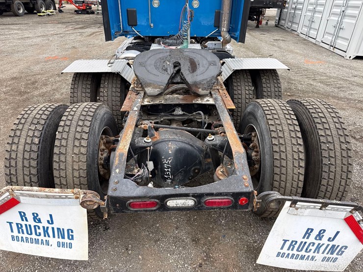 2018-peterbilt-567-image-5