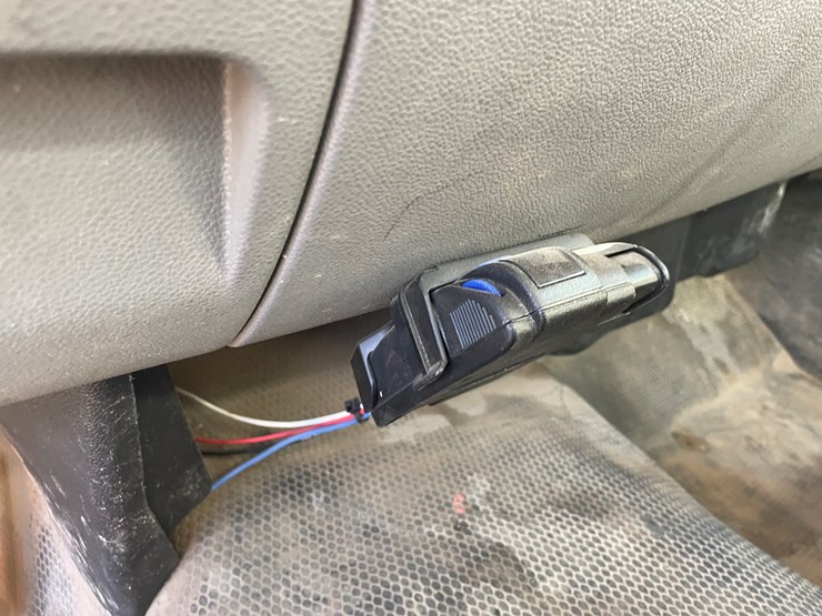 #1008-•-2012-chevy-3500-utility-truck,-(has-title)-image-34