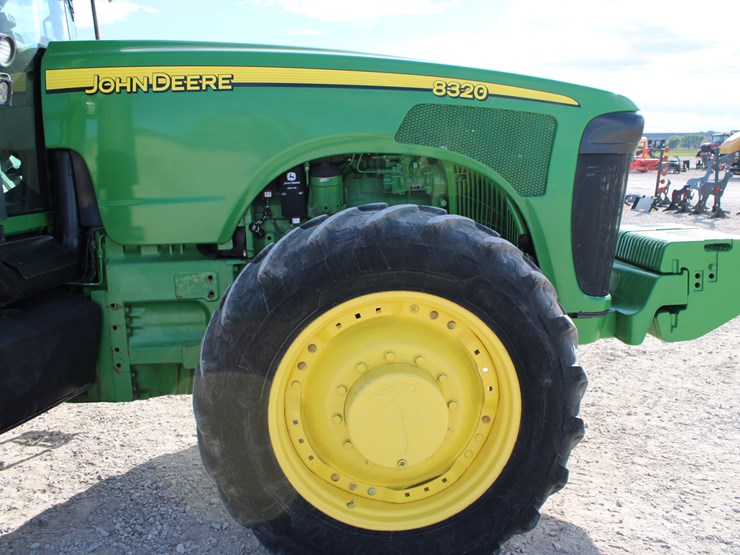 john-deere-8320-image-44