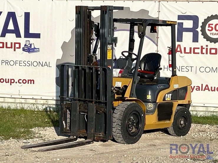 2019-caterpillar-dp35n-7,000lb-diesel-forklift-image-1