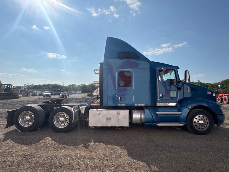 2012-kenworth-t660-image-5