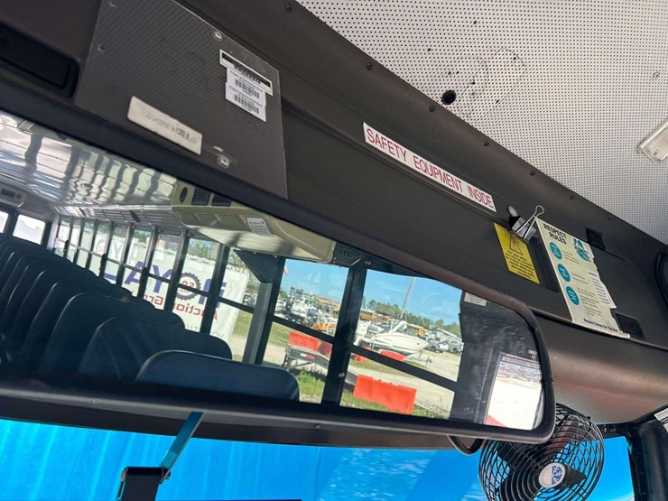 2009-freightliner-b2-image-15