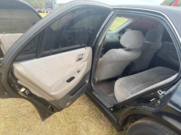 1998-honda-accord-lx-(at,-miles-read-200431,-image-9