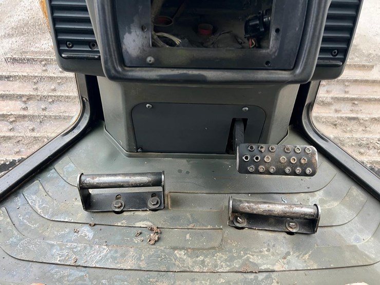 2020-caterpillar-d5k2-lgp-image-35