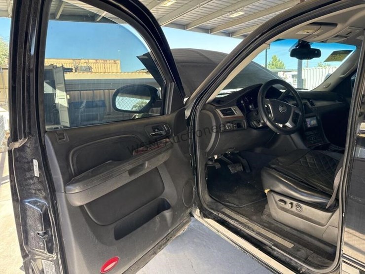 2007-cadillac-escalade-esv-image-22