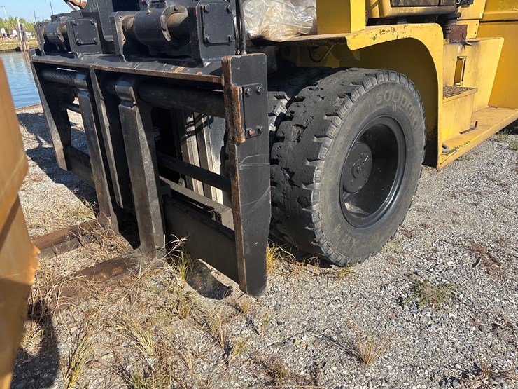 2012-hyundai-160d-7e-image-3