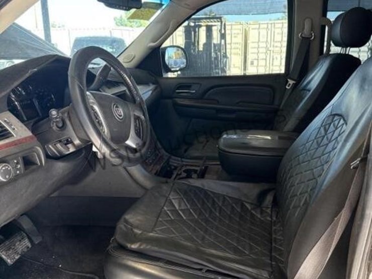 2007-cadillac-escalade-esv-image-21