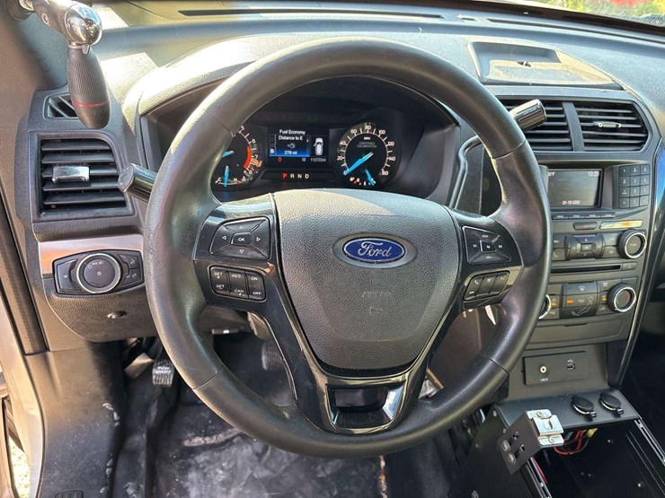 2018-ford-explorer-image-13