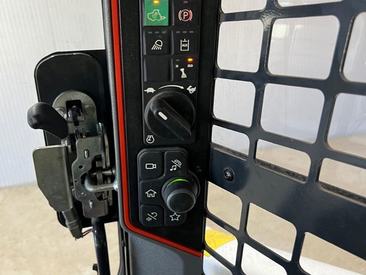 2024-bobcat-t66-image-25