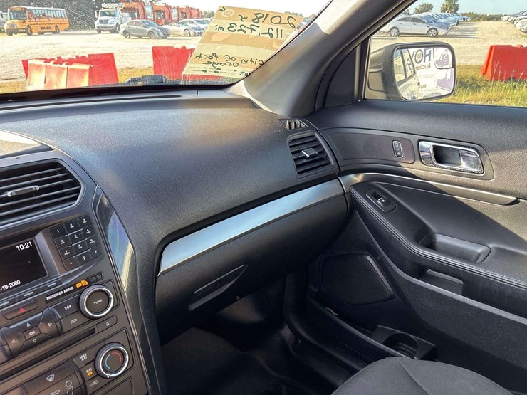 2018-ford-explorer-image-19