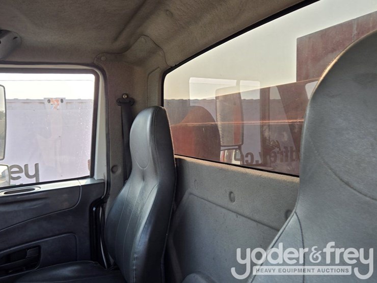 2009-international-7300-image-40