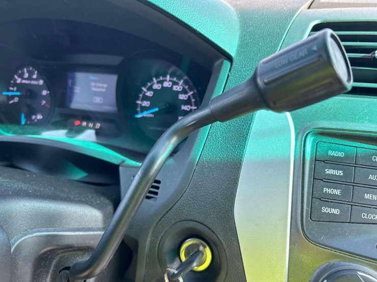 2015-ford-explorer-image-15