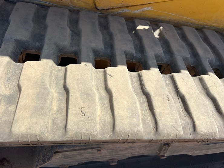 2020-deere-317g-image-15