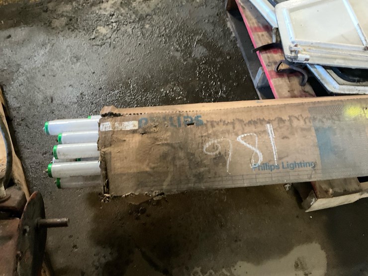 #186-•-forklift-doors-and-light-bulbs-image-12