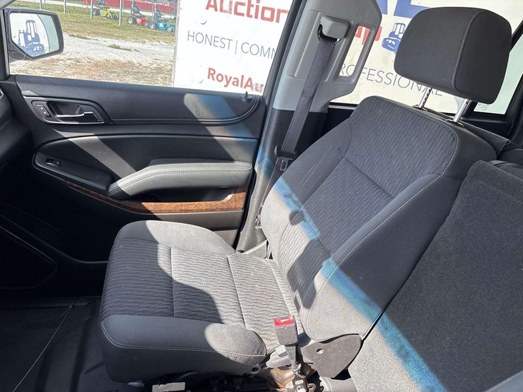 2016-chevrolet-tahoe-image-19