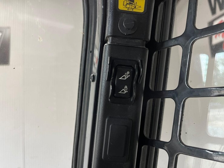 2023-bobcat-s650-image-26