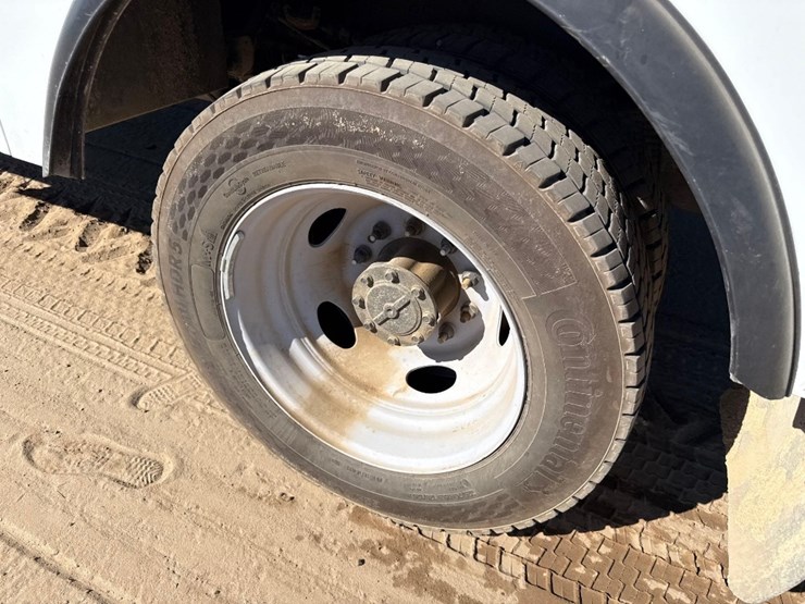 2017-ford-f550-xl-image-8