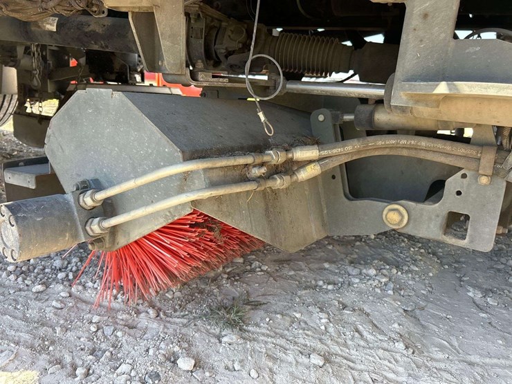 2020-freightliner-m2-106-elgin-whirlwind-series-mv-street-sweeper-truck-image-13