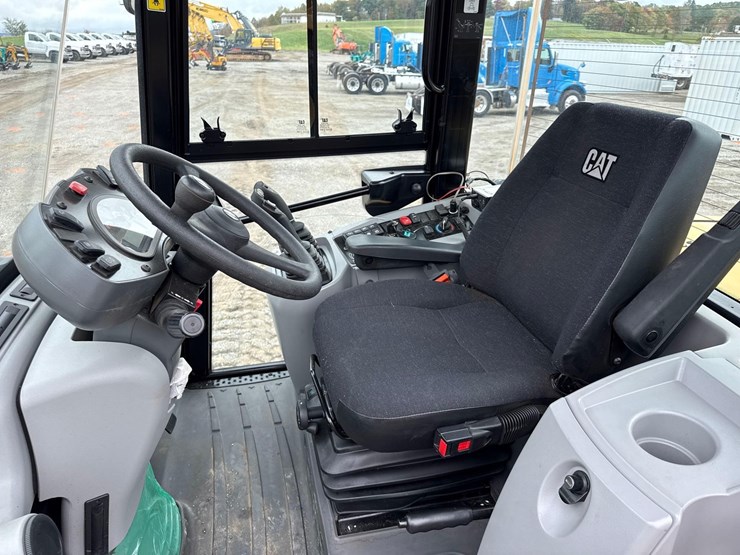 2023-caterpillar-910-image-11