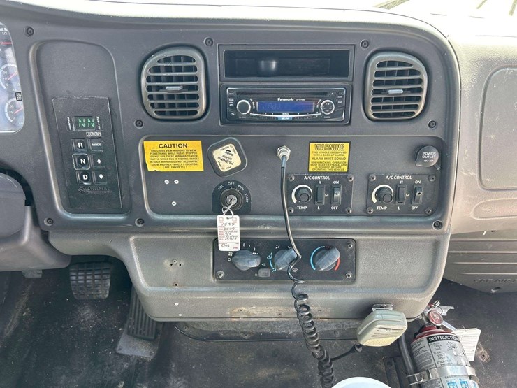 2008-freightliner-b2-image-17