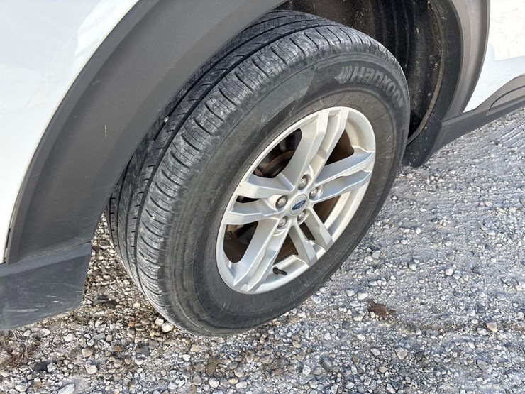 2022-ford-explorer-image-24