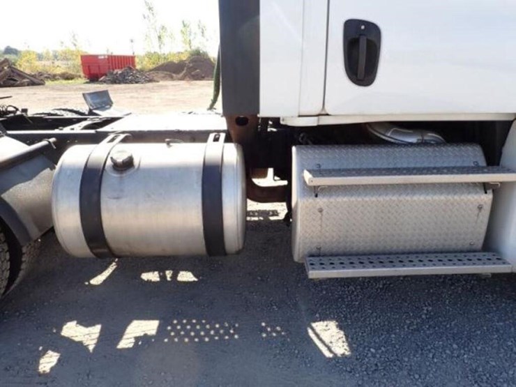 2016-freightliner-cascadia-t/a-hiway-tractor---day-image-54