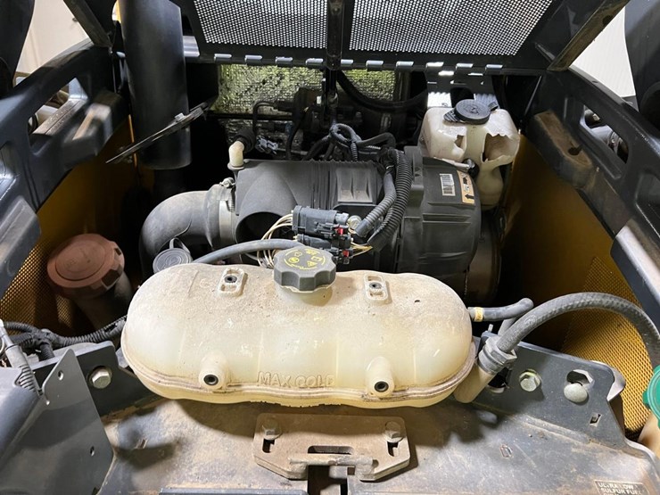 2025-deere-318e-image-15