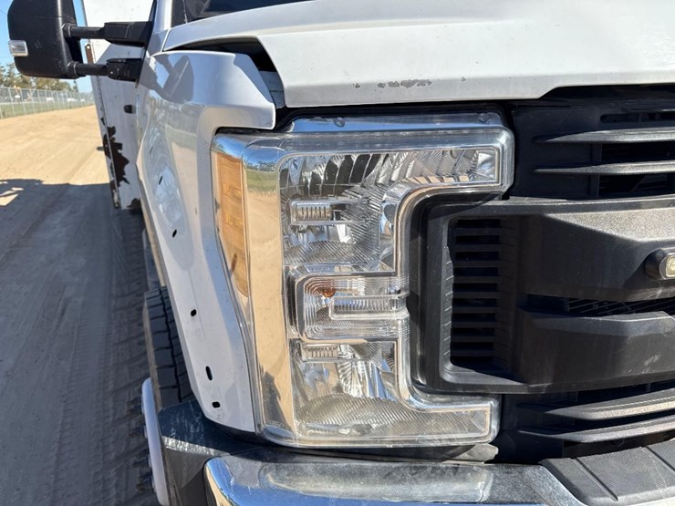 2017-ford-f550-xl-image-28