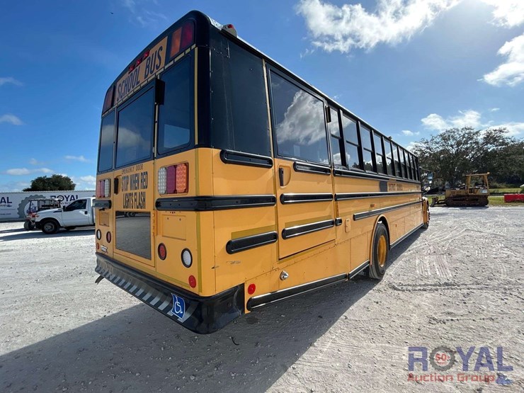 2009-freightliner-b2-image-3