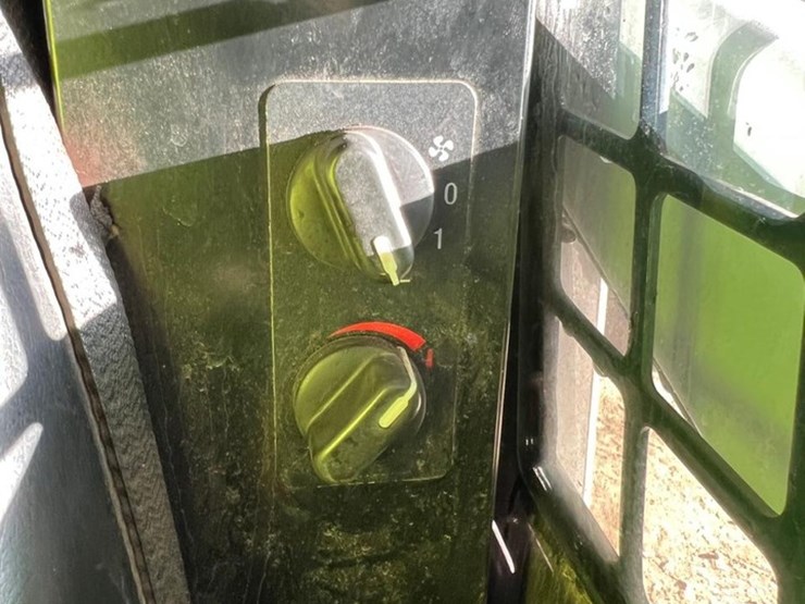 2014-bobcat-s70-image-24