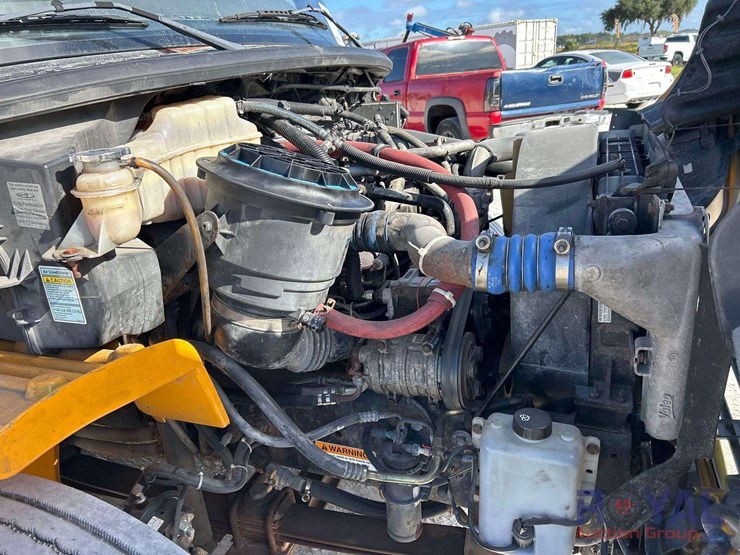 2009-freightliner-b2-image-8