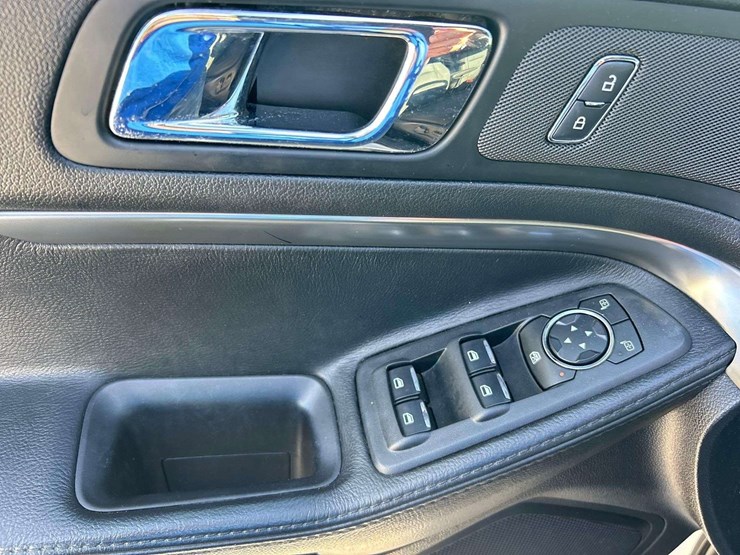 2019-ford-explorer-image-12