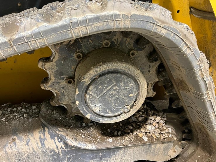 2023-new-holland-c332-image-14