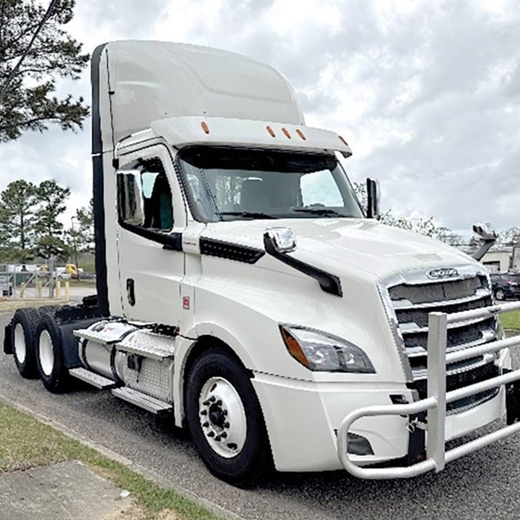 2020 FREIGHTLINER CASCADIA 126