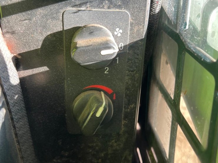 2014-bobcat-s70-image-24