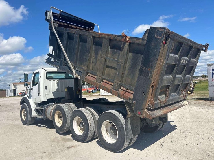 2011-freightliner-m2-112-tri-axle-dump-truck-image-3