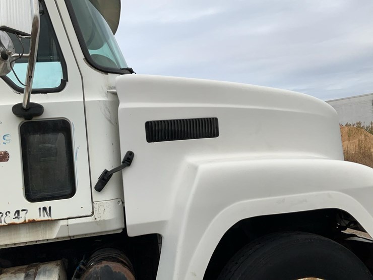 2004-mack-chn613-image-70