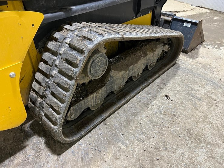 2023-new-holland-c332-image-17