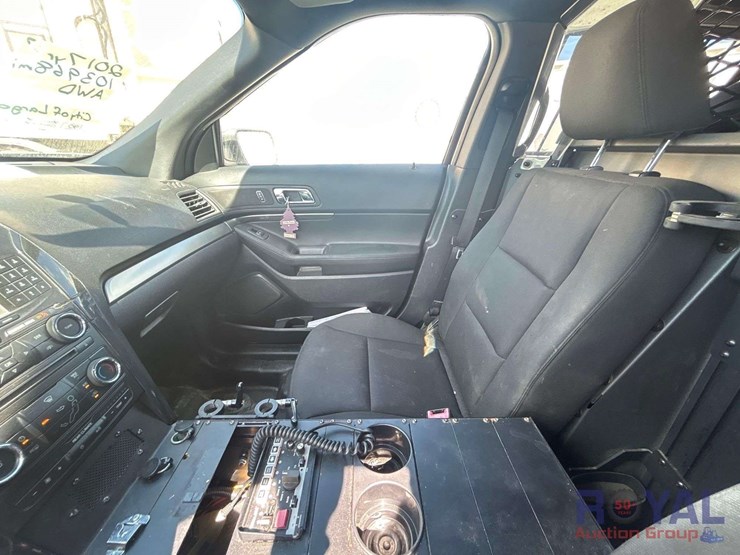 2017-ford-explorer-image-19